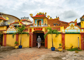 Entrance of the Thuy Tu Temple