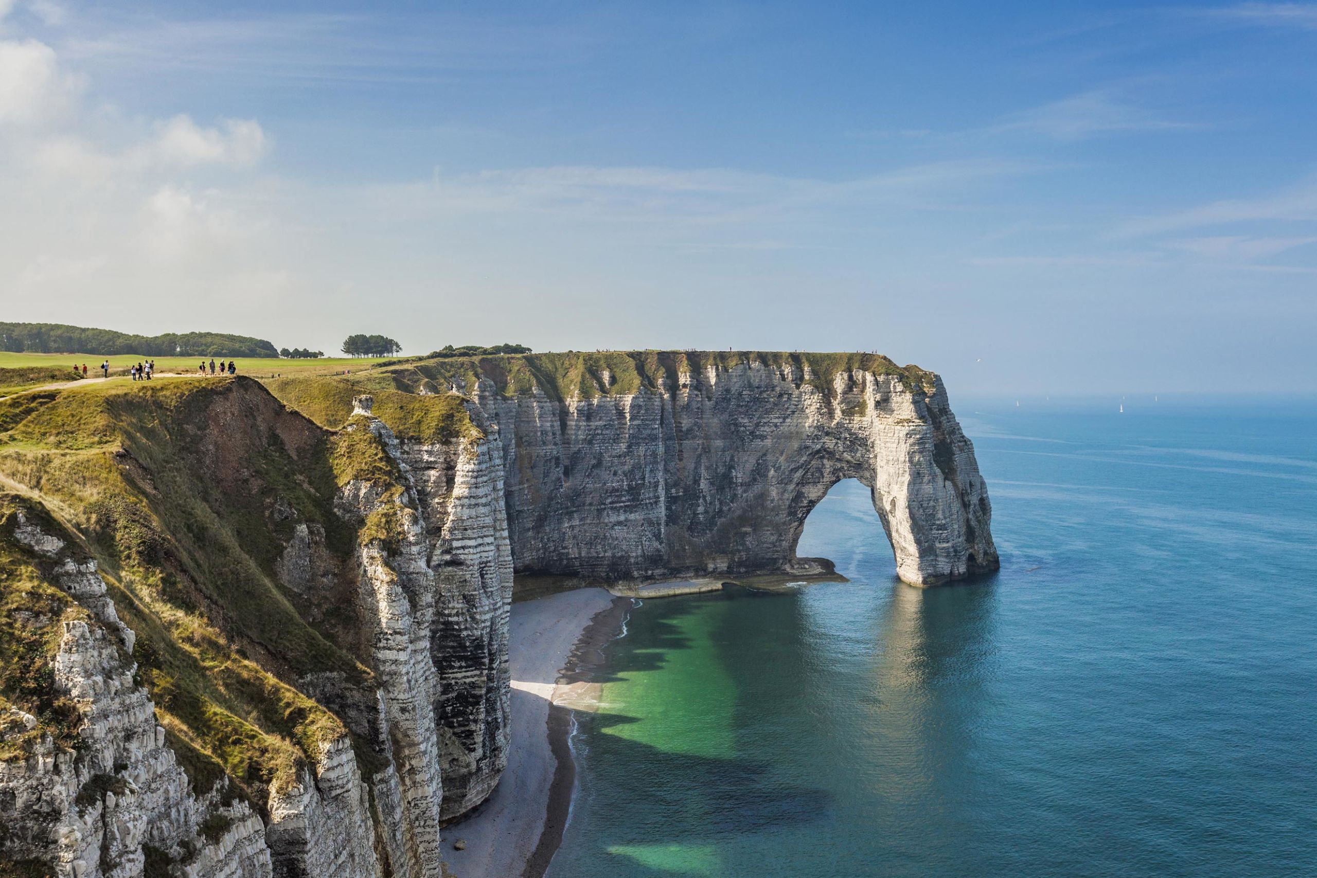 Étretat's soaring chalk cliffs (Shutterstock)