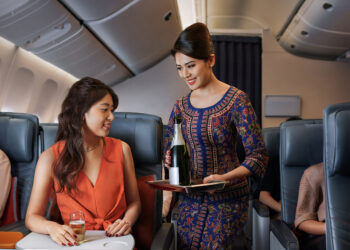 Singapore Airlines Premium Economy_Serving_Champagne