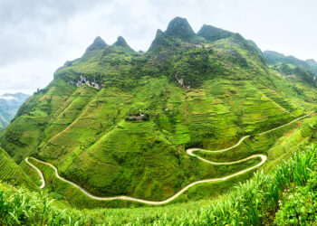 Ma Pi Leng Pass, a beautiful winding road in Vietnam
