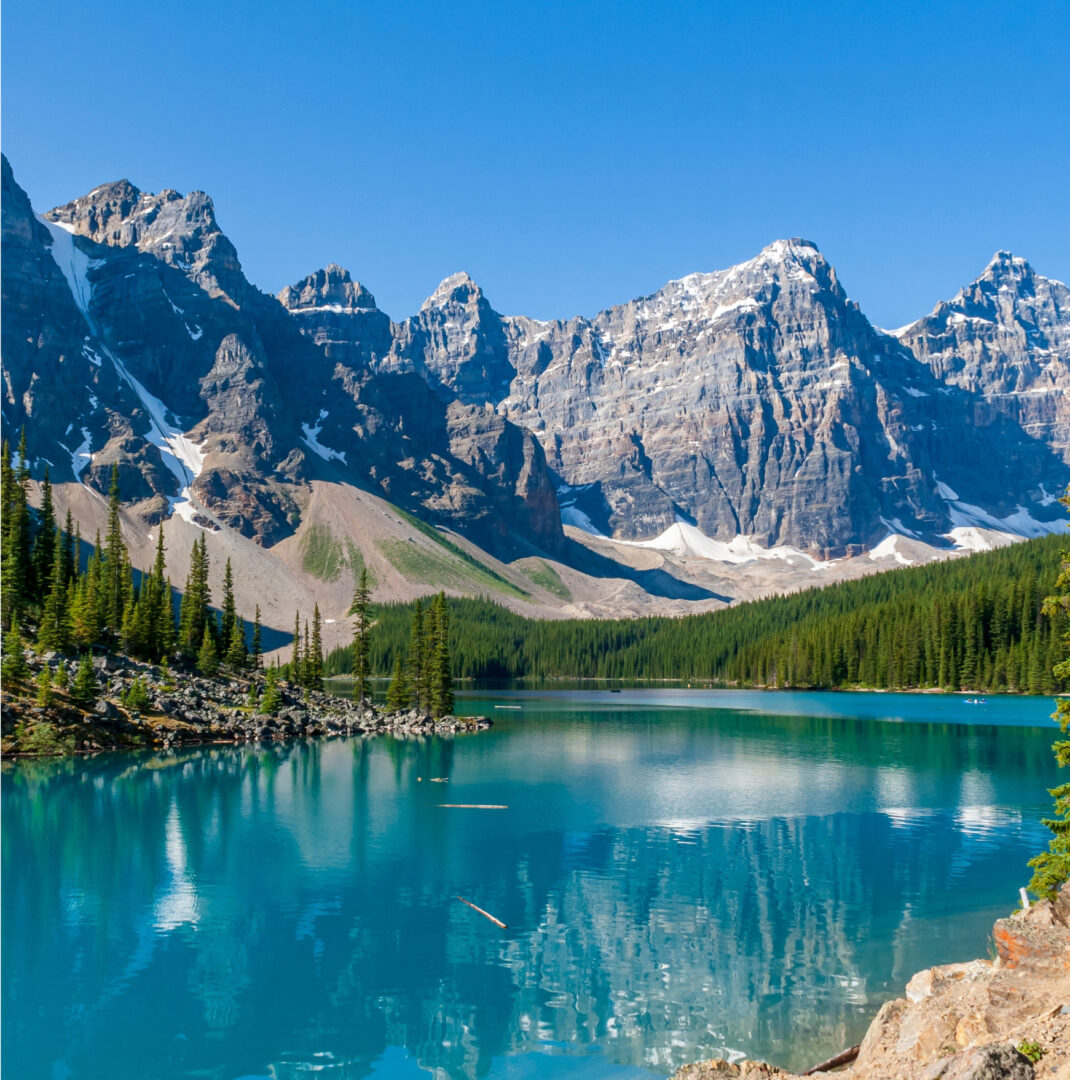View of lake and mountains in Banff national park