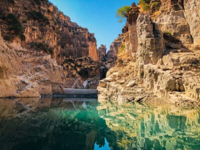 Turquoise waters of Dukan lake
